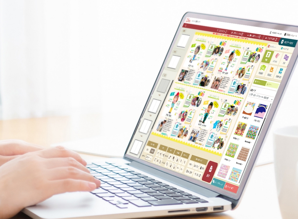 らくらく制作ソフトを操作しているイメージ